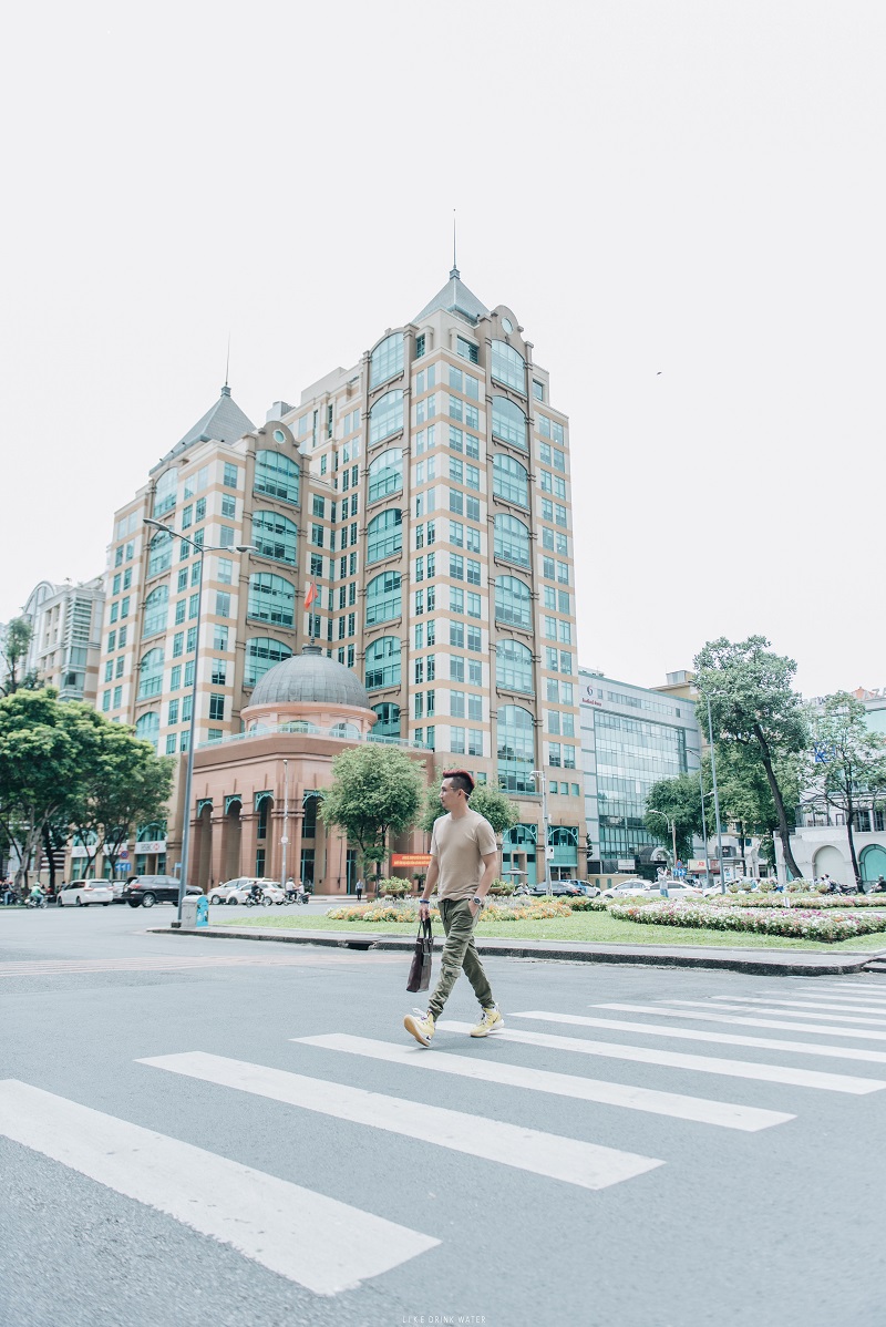 Chuyên gia tư vấn thương hiệu cá nhân Mr Snake và LDW photographer Cao Hoàng Long trải nghiệm phượt tại Sài Gòn